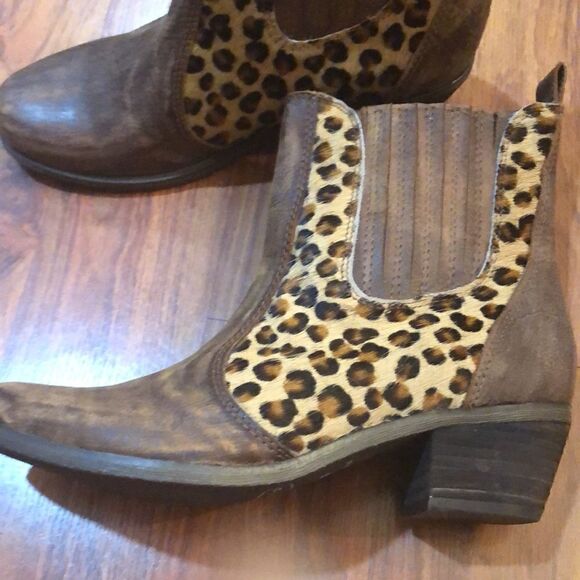 Sheridan Mia Handcrafted leather leopard booties - Picture 6 of 16